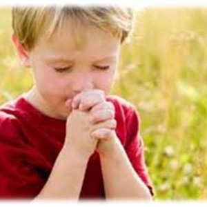 crianca-orando-fe-em-Jesus